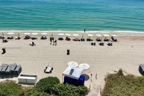 Снять в аренду кондоминиум в Санни-Айлс-Бич, Флорида 3 спальни, 216.18м2, № 2035010 - фото 2