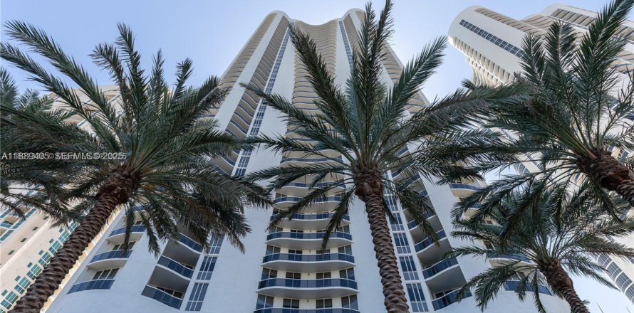 Кондоминиум с 3 спальнями в Санни-Айлс-Бич, Флорида № 2035010