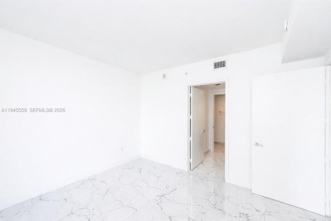 Купить кондоминиум в Майами, Флорида 1 спальня, 70.51м2, № 2002003 - фото 11