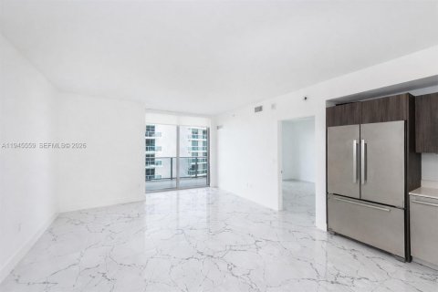 Купить кондоминиум в Майами, Флорида 1 спальня, 70.51м2, № 2002003 - фото 8