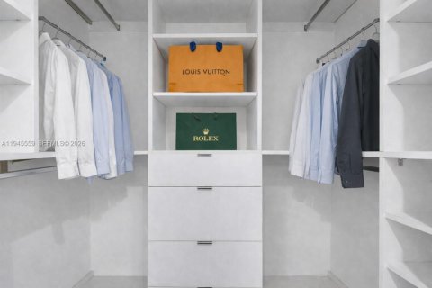 Купить кондоминиум в Майами, Флорида 1 спальня, 70.51м2, № 2002003 - фото 12