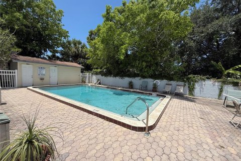 House in Pinellas Park, Florida 2 bedrooms, 90.58 sq.m. № 2155823 - photo 3