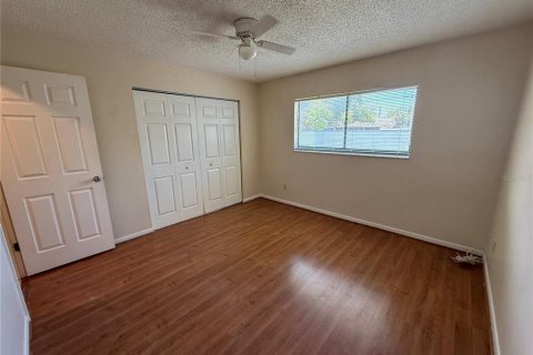 House in Pinellas Park, Florida 2 bedrooms, 90.58 sq.m. № 2155823 - photo 9