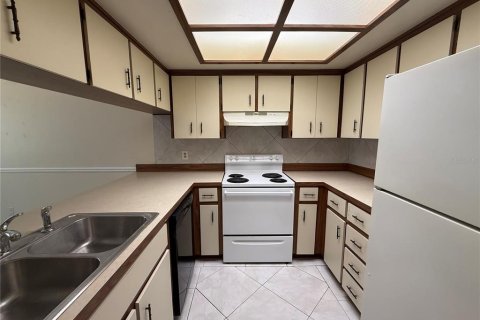 House in Pinellas Park, Florida 2 bedrooms, 90.58 sq.m. № 2155823 - photo 14