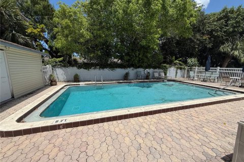 House in Pinellas Park, Florida 2 bedrooms, 90.58 sq.m. № 2155823 - photo 4