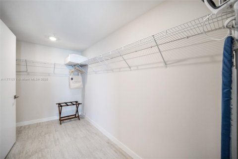 Condominio en venta en Miami, Florida, 1 dormitorio, 69.03 m2 № 1868064 - foto 12