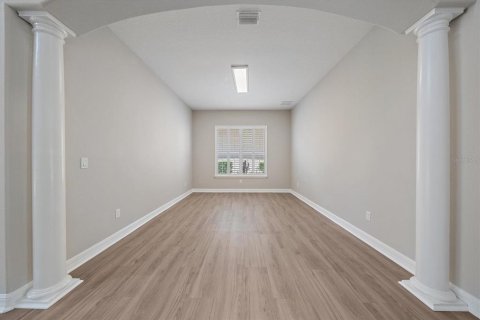 Casa en venta en Tampa, Florida, 6 dormitorios, 342.72 m2 № 2213189 - foto 9