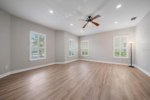 Casa en venta en Tampa, Florida, 6 dormitorios, 342.72 m2 № 2213189 - foto 5