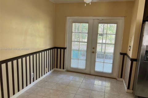 Casa en venta en Pembroke Pines, Florida, 4 dormitorios, 216.65 m2 № 2022086 - foto 22