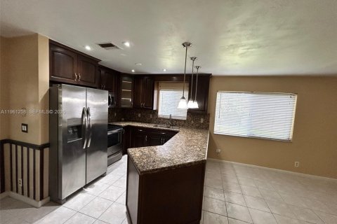 Casa en venta en Pembroke Pines, Florida, 4 dormitorios, 216.65 m2 № 2022086 - foto 23