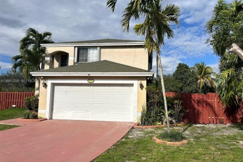 Casa en venta en Pembroke Pines, Florida, 4 dormitorios, 216.65 m2 № 2022086 - foto 3