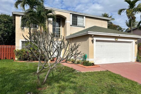 Casa en venta en Pembroke Pines, Florida, 4 dormitorios, 216.65 m2 № 2022086 - foto 2