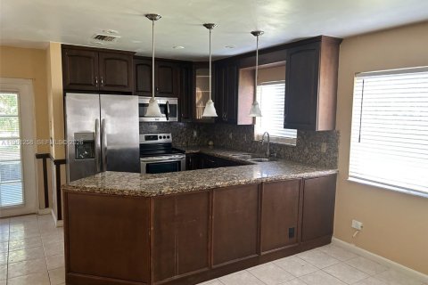 Casa en venta en Pembroke Pines, Florida, 4 dormitorios, 216.65 m2 № 2022086 - foto 27