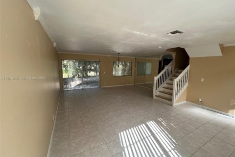Casa en venta en Pembroke Pines, Florida, 4 dormitorios, 216.65 m2 № 2022086 - foto 15