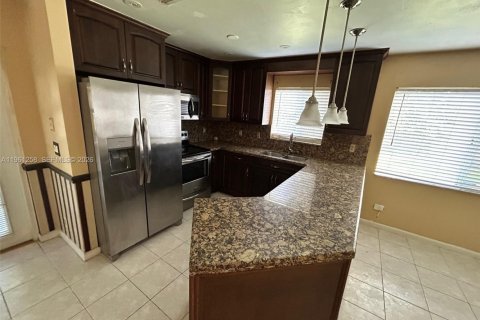 Casa en venta en Pembroke Pines, Florida, 4 dormitorios, 216.65 m2 № 2022086 - foto 24