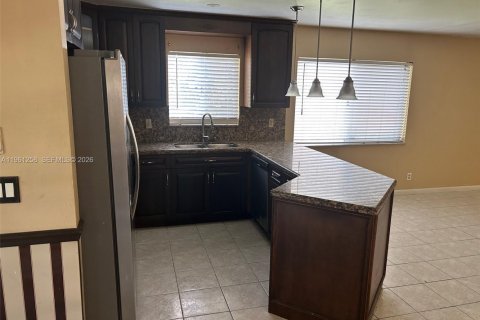 Casa en venta en Pembroke Pines, Florida, 4 dormitorios, 216.65 m2 № 2022086 - foto 25