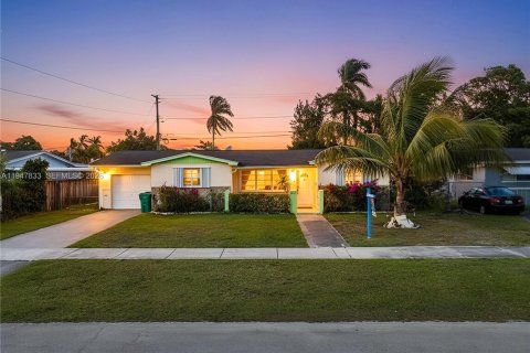 House in Homestead, Florida 3 bedrooms, 138.98 sq.m. № 2027587 - photo 2