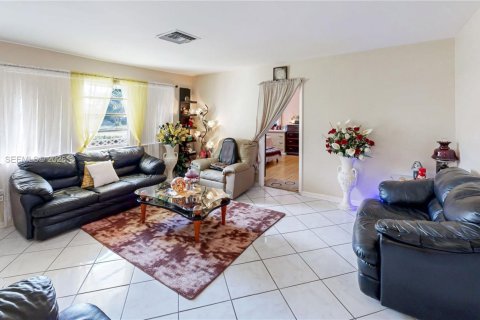 House in Homestead, Florida 3 bedrooms, 138.98 sq.m. № 2027587 - photo 7