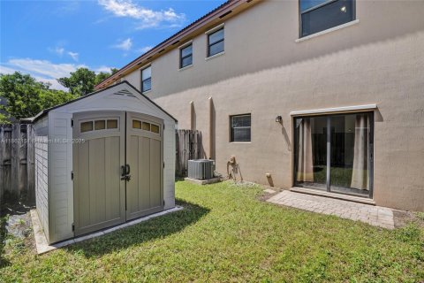 Townhouse in Miami, Florida 3 bedrooms, 150.22 sq.m. № 1890629 - photo 25