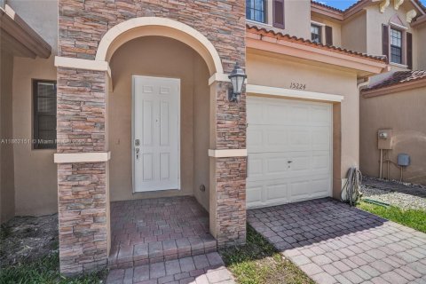 Townhouse in Miami, Florida 3 bedrooms, 150.22 sq.m. № 1890629 - photo 5