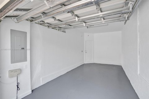 Townhouse in Miami, Florida 3 bedrooms, 150.22 sq.m. № 1890629 - photo 23