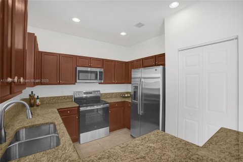 Townhouse in Miami, Florida 3 bedrooms, 150.22 sq.m. № 1890629 - photo 19