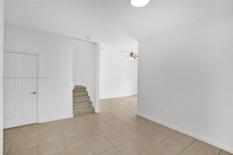 Townhouse in Miami, Florida 3 bedrooms, 150.22 sq.m. № 1890629 - photo 12