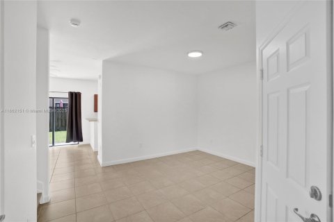 Townhouse in Miami, Florida 3 bedrooms, 150.22 sq.m. № 1890629 - photo 9