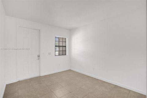 Townhouse in Miami, Florida 3 bedrooms, 150.22 sq.m. № 1890629 - photo 8