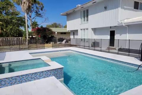 Дом в Дирфилд-Бич, Флорида 5 спален, 287.53м2 № 2009689