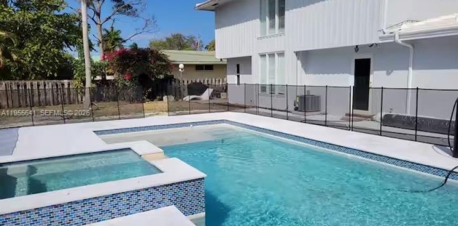 Дом в Дирфилд-Бич, Флорида 5 спален, 287.53м2 № 2009689