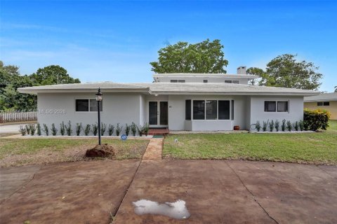 Купить виллу или дом в Дирфилд-Бич, Флорида 5 спален, 287.53м2, № 2009689 - фото 3