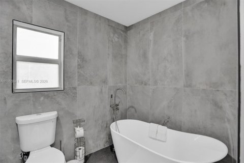 Купить виллу или дом в Дирфилд-Бич, Флорида 5 спален, 287.53м2, № 2009689 - фото 15