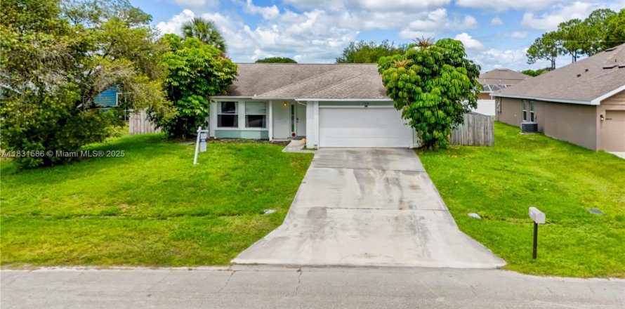 House in Port St. Lucie, Florida 3 bedrooms, 110.18 sq.m. № 1814656