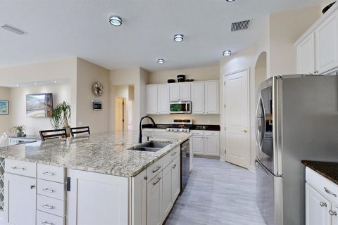 House in Apollo Beach, Florida 4 bedrooms, 283.35 sq.m. № 1358341 - photo 6