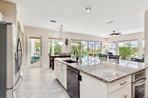 House in Apollo Beach, Florida 4 bedrooms, 283.35 sq.m. № 1358341 - photo 7