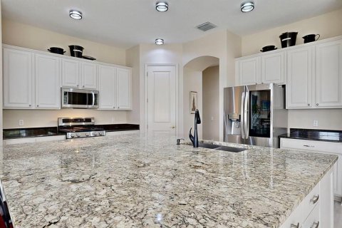 House in Apollo Beach, Florida 4 bedrooms, 283.35 sq.m. № 1358341 - photo 21