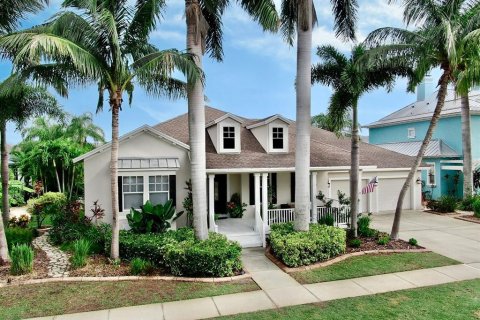 House in Apollo Beach, Florida 4 bedrooms, 283.35 sq.m. № 1358341 - photo 1