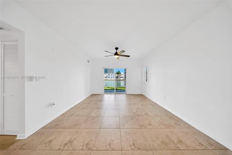 Copropriété à louer à Miami Beach, Floride: 2 chambres, 76.46 m2 № 2033082 - photo 12