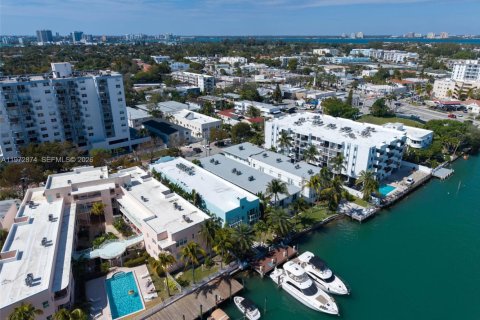 Copropriété à louer à Miami Beach, Floride: 2 chambres, 76.46 m2 № 2033082 - photo 5