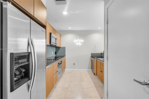 Condo in Miami, Florida, 2 bedrooms  № 2054705 - photo 3