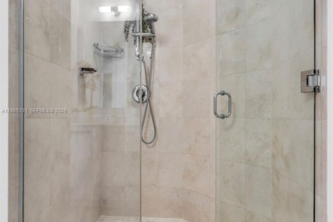 Condo in Miami, Florida, 2 bedrooms  № 2054705 - photo 11