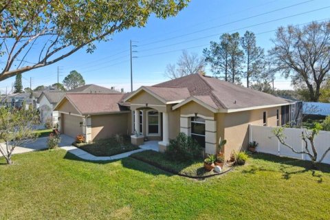 House in Davenport, Florida 3 bedrooms, 196.77 sq.m. № 1542230 - photo 1