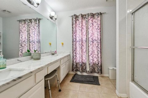 House in Davenport, Florida 3 bedrooms, 196.77 sq.m. № 1542230 - photo 13