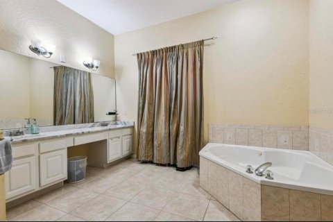 House in Davenport, Florida 3 bedrooms, 196.77 sq.m. № 1542230 - photo 17