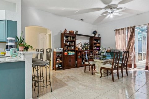House in Davenport, Florida 3 bedrooms, 196.77 sq.m. № 1542230 - photo 7