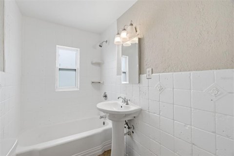 Casa en venta en Brandon, Florida, 3 dormitorios, 156.08 m2 № 2204208 - foto 28