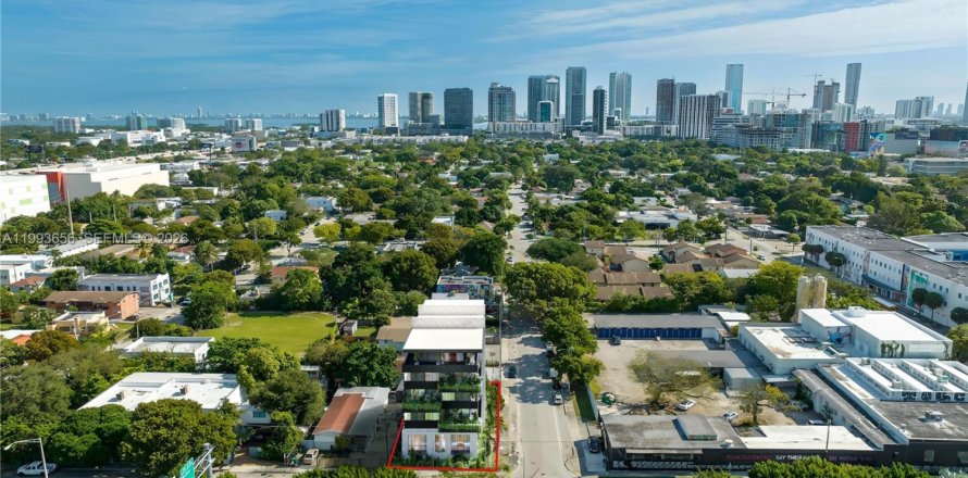 Terreno en Miami, Florida № 2057285