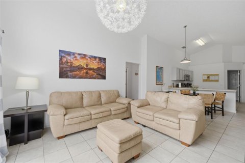 House in Kissimmee, Florida 4 bedrooms, 180.23 sq.m. № 2107734 - photo 10