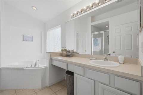 House in Kissimmee, Florida 4 bedrooms, 180.23 sq.m. № 2107734 - photo 13
